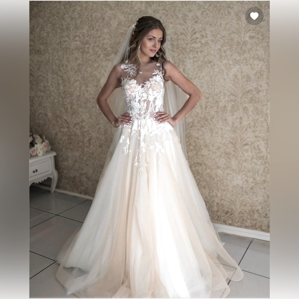 Brand New size 2 Boho style Ivory Wedding Dress- never altered